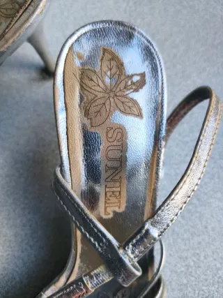 Sandálias Prata Elegantes com Brilhos