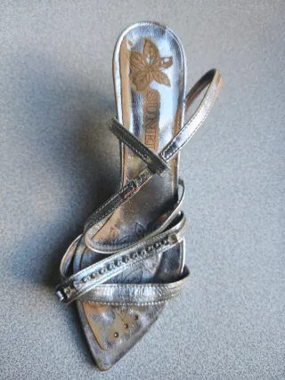 Sandálias Prata Elegantes com Brilhos