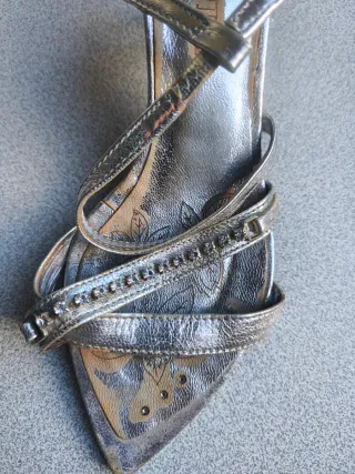 Sandálias Prata Elegantes com Brilhos