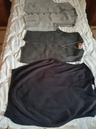 3 Chalecos (Negro, Gris).