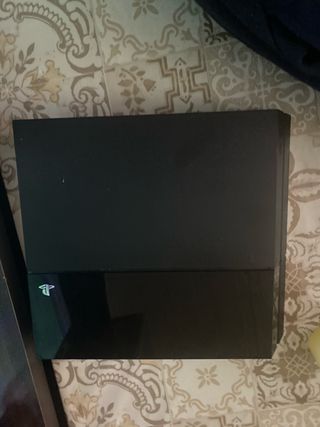 PS4 (PlayStation 4) Negra con Mando