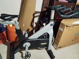 Bicicleta Estática Technogym S-12