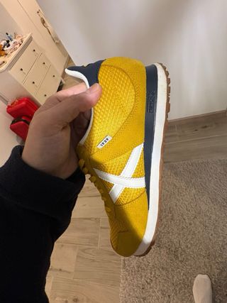 Zapatillas Munich 1939 Amarillas Sin Usar