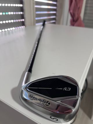 Palos de golf Cleveland y TaylorMade