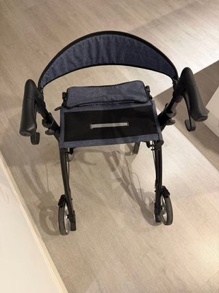 Andador 4 ruedas KMNA con asiento