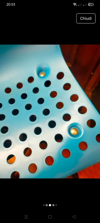 Sedia Ikea azzurra con rotelle