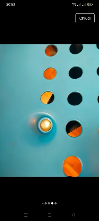 Sedia Ikea azzurra con rotelle