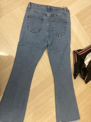 Jeans a zampa con strass