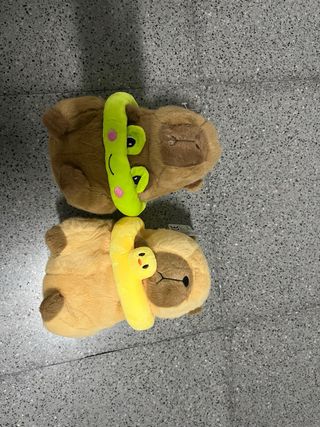 2 Capibaras de peluche