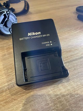 Cámara Nikon D5200 + Objetivo 18-55mm + Acc