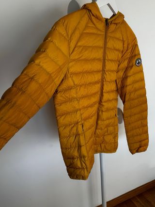 Plumífero JOTT con capucha mostaza Talla M