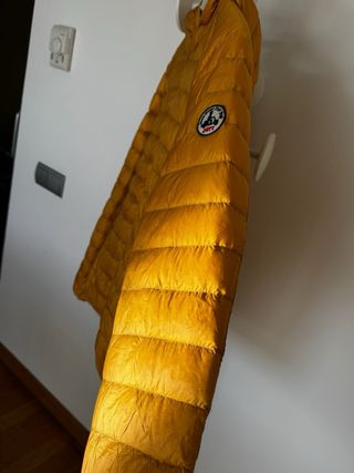 Plumífero JOTT con capucha mostaza Talla M