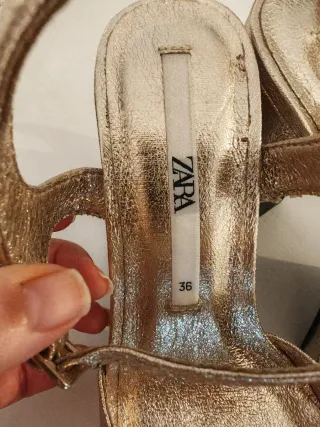 Sandalias Zara doradas tacón plataforma Talla 36
