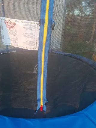 Cama elástica con red de seguridad