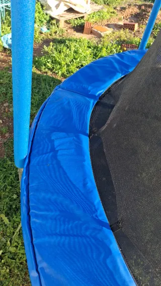 Cama elástica con red de seguridad