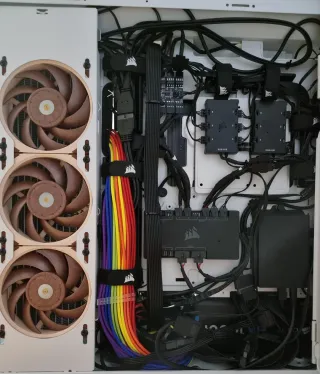 PC Workstation Alta Gama Refrigeración Líquida