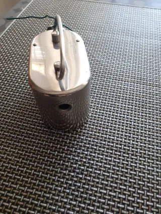 Hucha antigua de hierro con llave