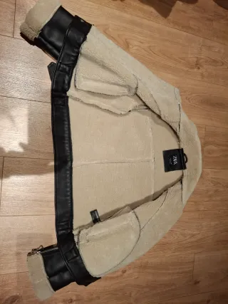 Cazadora Zara efecto piel borrego