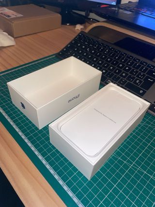 Scatola iPhone 11 Viola