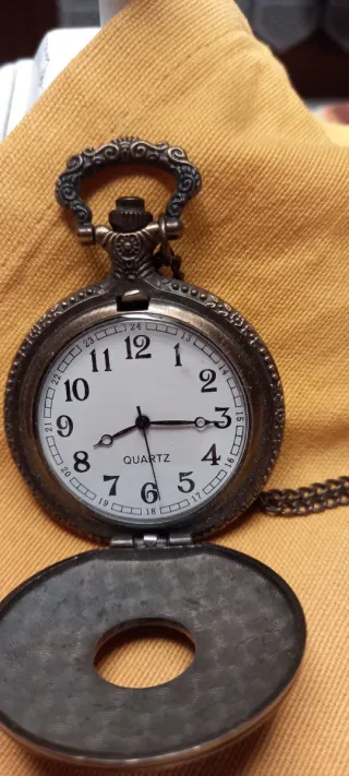 Reloj de bolsillo o colgar, antiguo con cadena