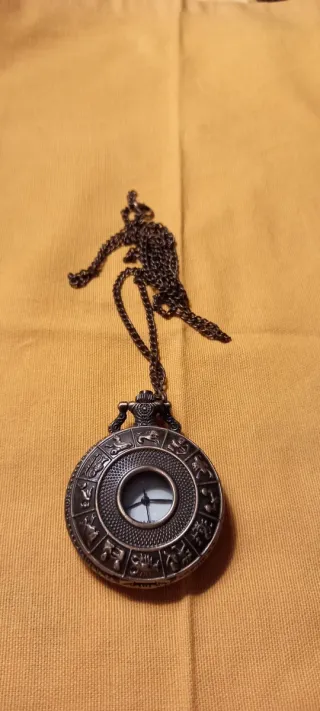 Reloj de bolsillo o colgar, antiguo con cadena