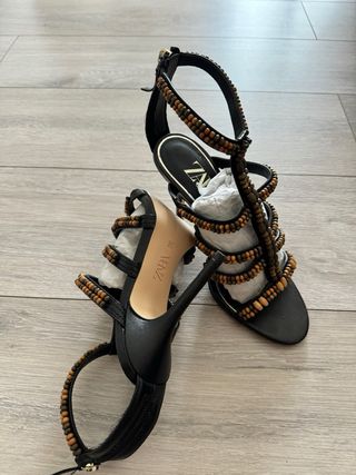 Sandalias Zara con cuentas