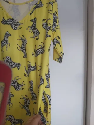 Vestido largo amarillo con estampado de cebra