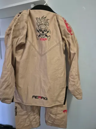 Traje Jiu Jitsu Venum Beige y Negro