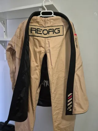 Traje Jiu Jitsu Venum Beige y Negro