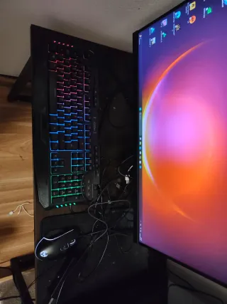 MSI RTX 4060 Ordenador + Pantalla MSI+ tecl/ratón.