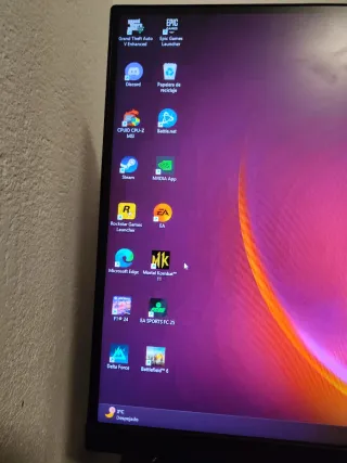 MSI RTX 4060 Ordenador + Pantalla MSI+ tecl/ratón.