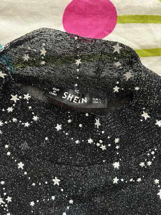 Top de manga larga con estrellas