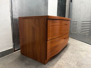 Cómoda de madera con 2 cajones