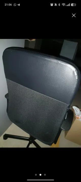 Silla de oficina negra y gris