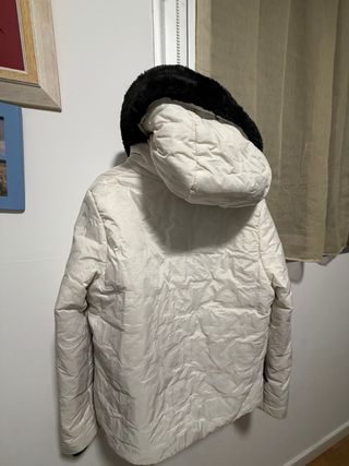 Chaqueta Desigual Blanca  capucha Talla S/M.