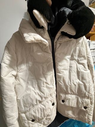 Chaqueta Desigual Blanca  capucha Talla S/M.