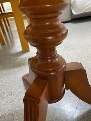 Mesa redonda de madera