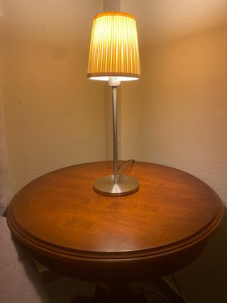 Mesa redonda de madera