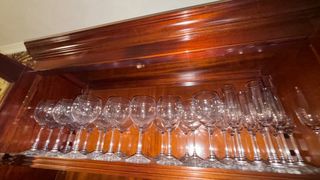 Vitrina de madera y cristal artesana