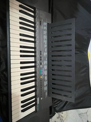 Piano Yamaha PSR 100 con funda
