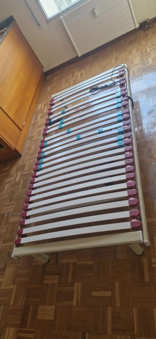 Cama eléctrica articulada madera y plástico