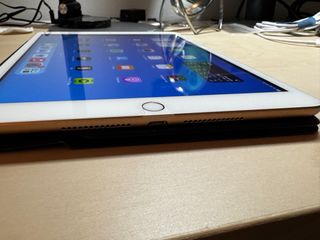 iPad 8ª Gen OroRosa(Como Nuevo con teclado y lapiz