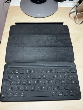 iPad 8ª Gen OroRosa(Como Nuevo con teclado y lapiz