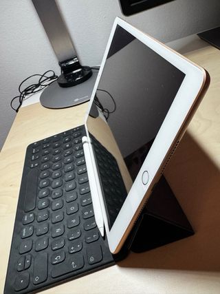 iPad 8ª Gen OroRosa(Como Nuevo con teclado y lapiz