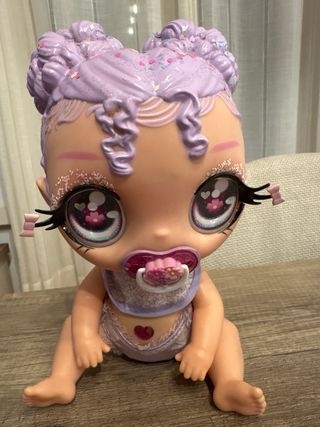 Muñeca bebé con purpurina y chupete