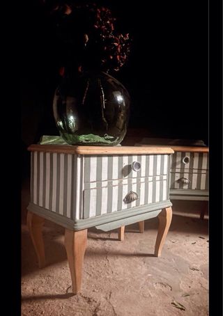 Comodini antichi restaurati, pezzi unici e esclusivi