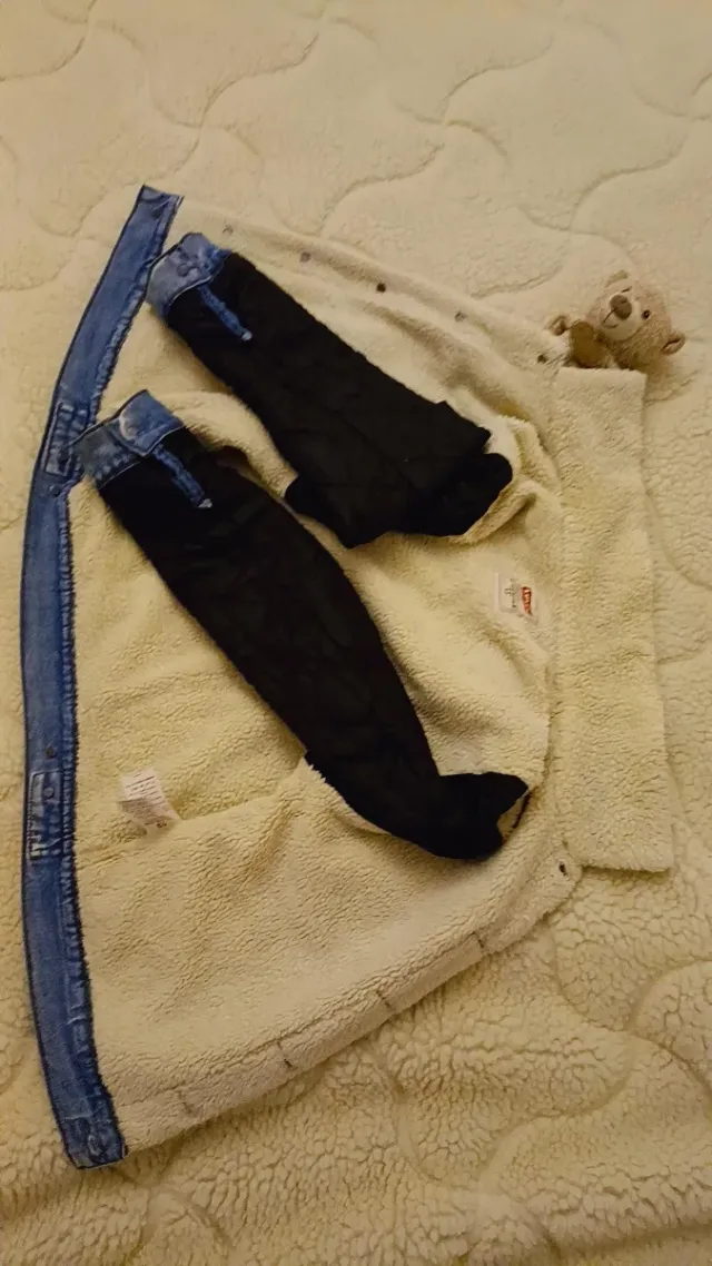 Cazadora vaquera con borreguito de la marca Levis.