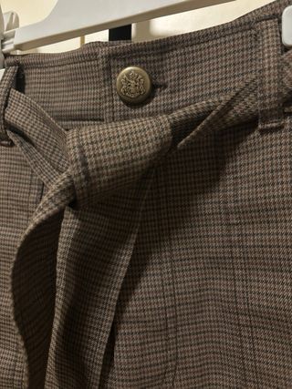 Pantalones cortos marrones con cinturón
