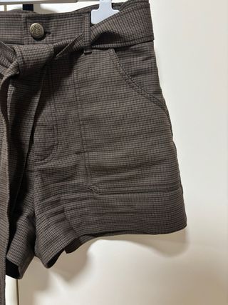 Pantalones cortos marrones con cinturón