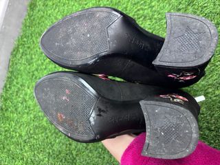 Botines Bershka bordados florales negros